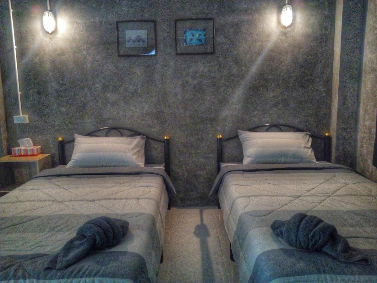 Отель 4Hearts Loft House Сураттхани Экстерьер фото